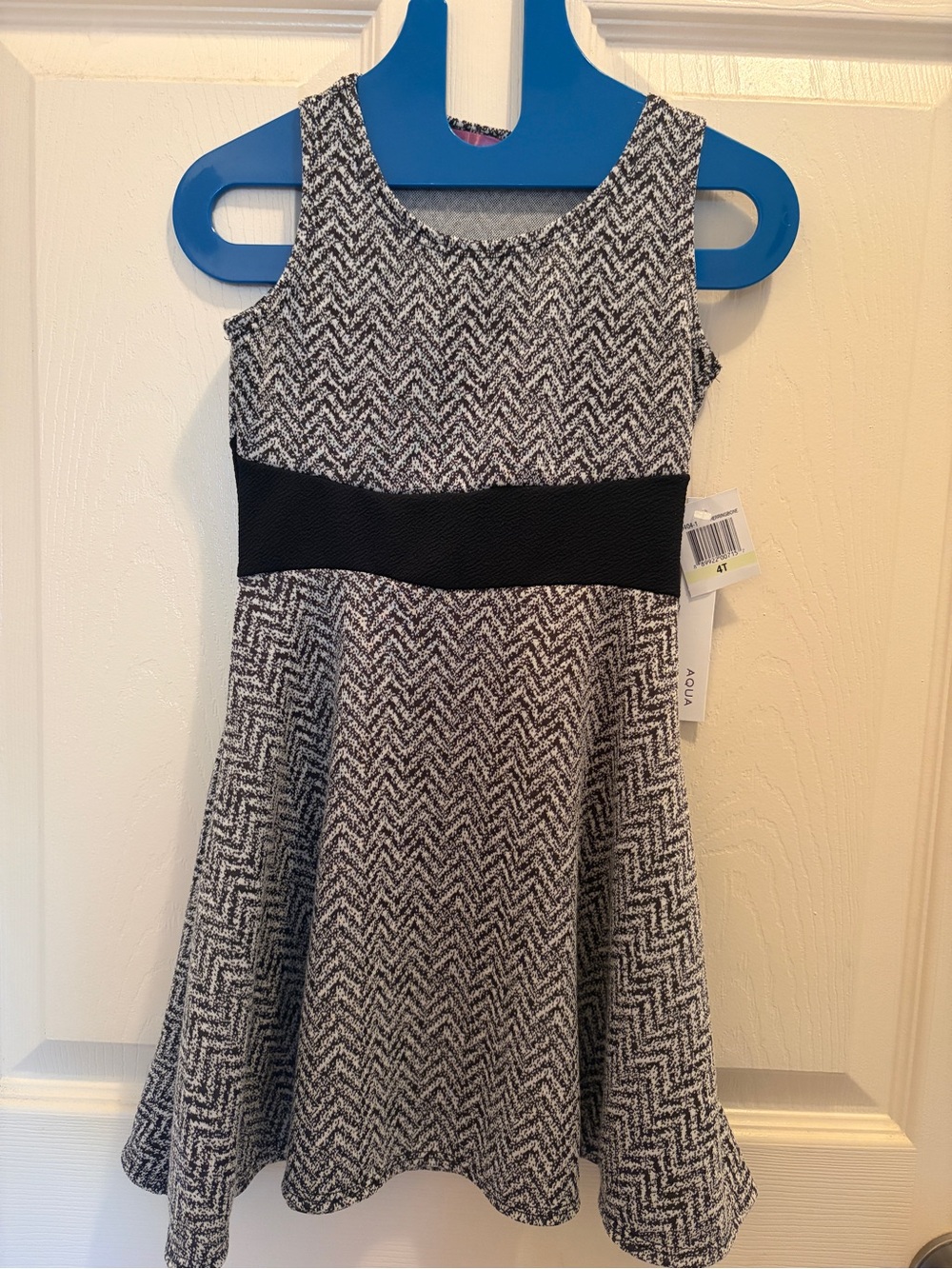 NWT AQUA Girls Fit & Flare Dress Black White Chevron Sleeveless Size 4T